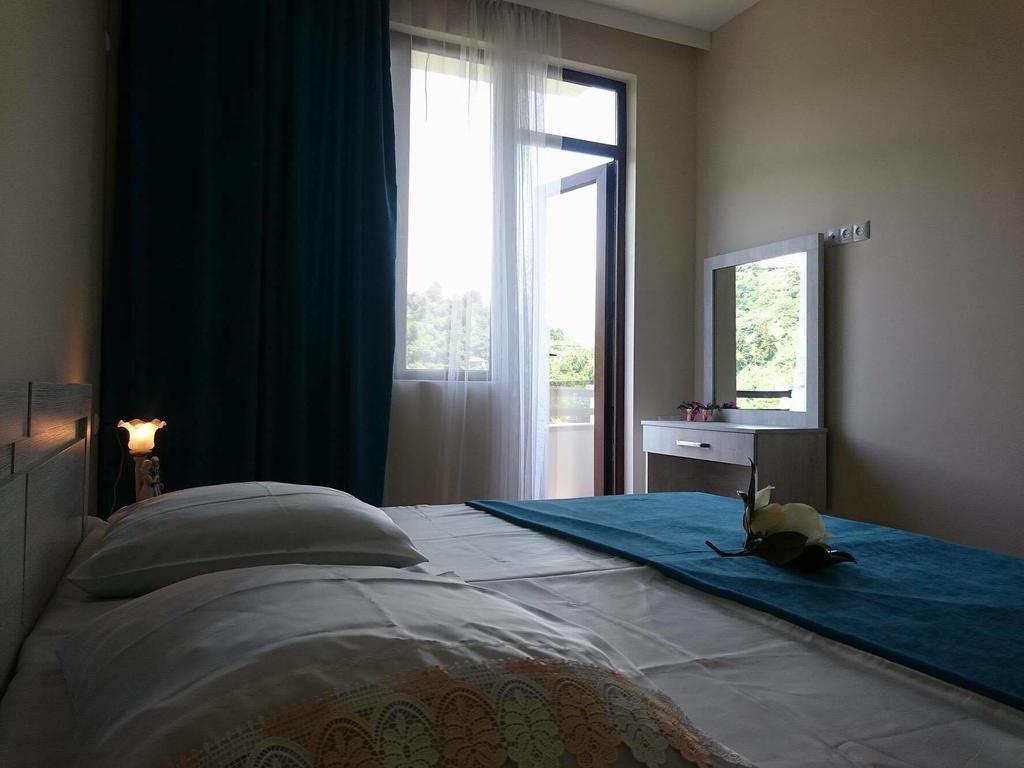 Holiday House Green Cape Batumi 호텔 엠비즈엔 콘스키 외부 사진